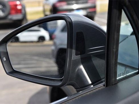 Certified 2024 Volkswagen Tiguan SE image 10