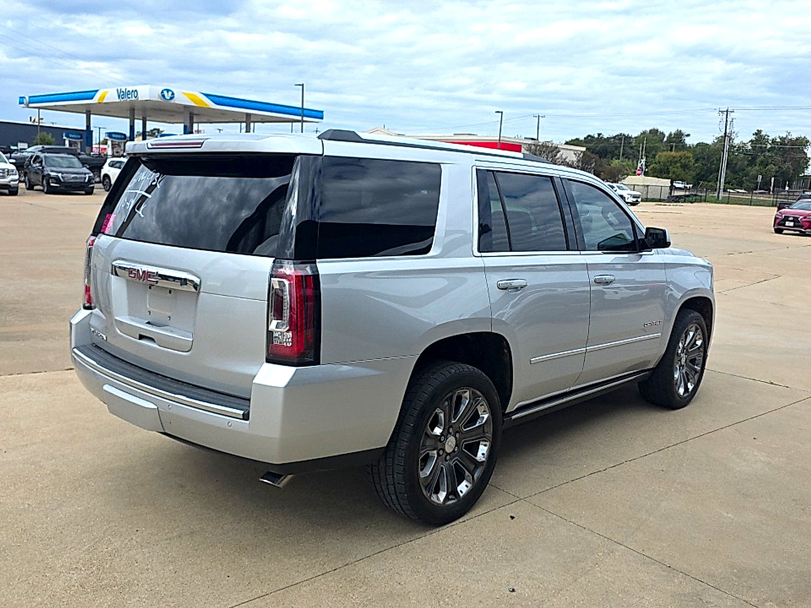 Used 2016 GMC Yukon Denali w/ Open Road Package RWD image 10