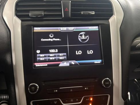 Used 2016 Ford Fusion SE FWD image 13