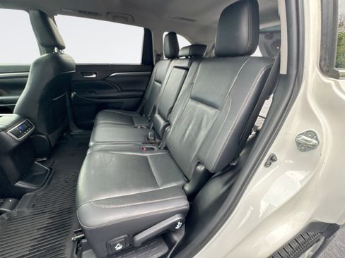 Used 2019 Toyota Highlander Limited FWD image 14