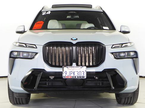 Used 2024 BMW X7 xDrive40i w/ M Sport Package AWD/4WD image 3