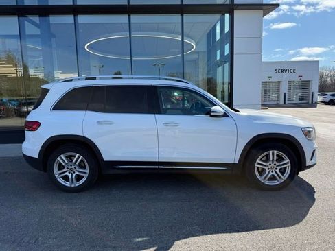 Used 2023 Mercedes-Benz GLB 250 4MATIC image 2