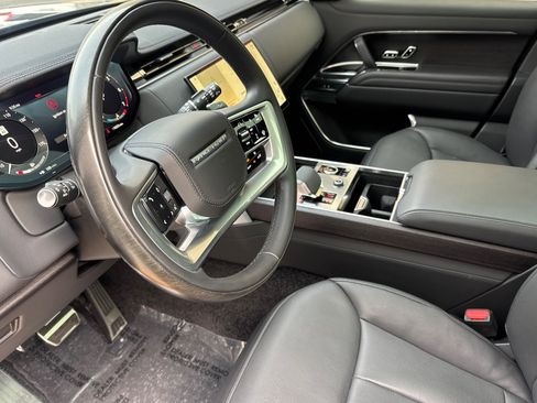Certified 2023 Land Rover Range Rover SE image 9