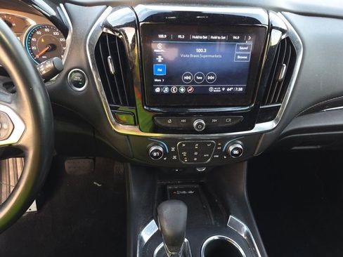 Used 2023 Chevrolet Traverse LT image 6