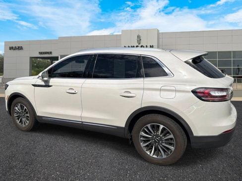 Used 2022 Lincoln Nautilus FWD w/ Premium Package image 5
