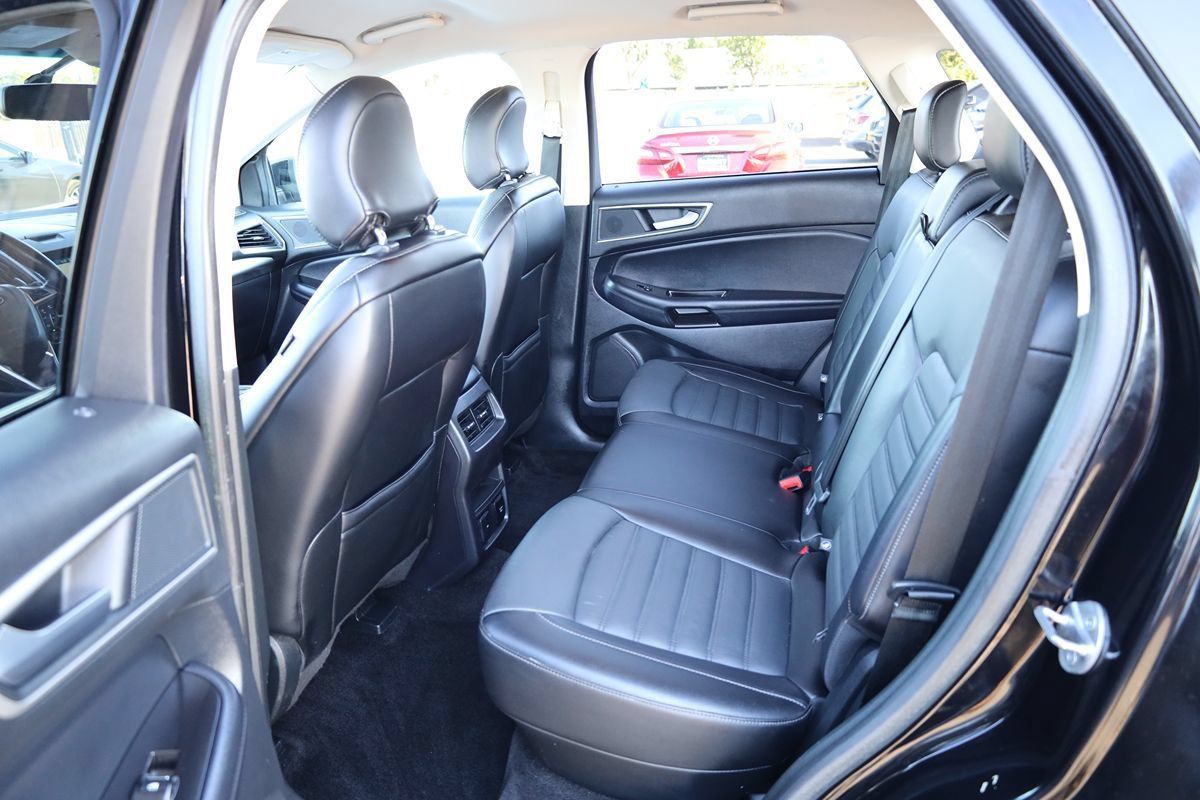 Used 2018 Ford Edge SEL FWD image 12
