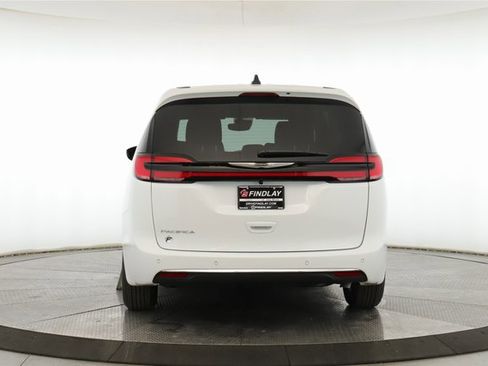 New 2026 Chrysler Pacifica Select image 11