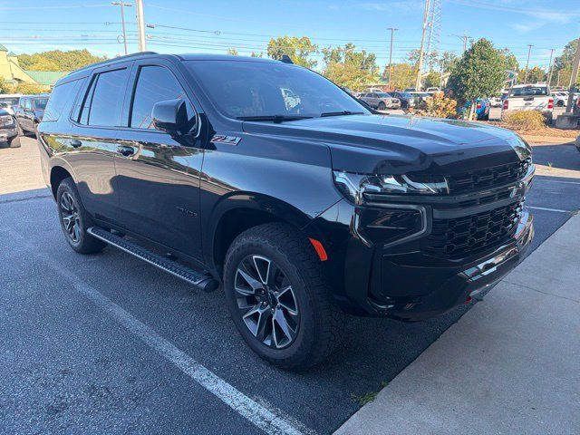 Used 2022 Chevrolet Tahoe Z71 w/ Luxury Package AWD/4WD image 4