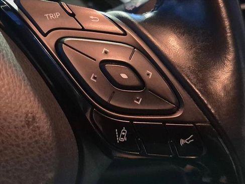 Used 2018 Toyota C-HR XLE FWD image 15