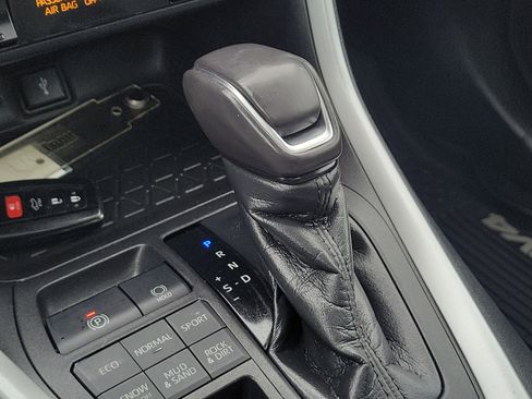 Used 2020 Toyota RAV4 XLE Premium image 35