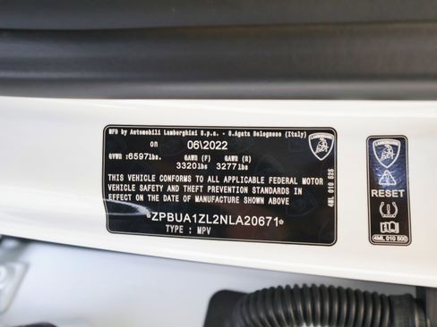 Used 2022 Lamborghini Urus image 72