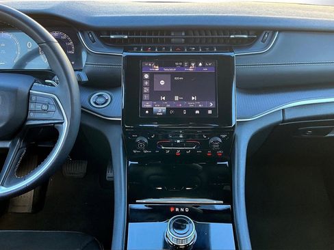 Used 2023 Jeep Grand Cherokee L Laredo image 11