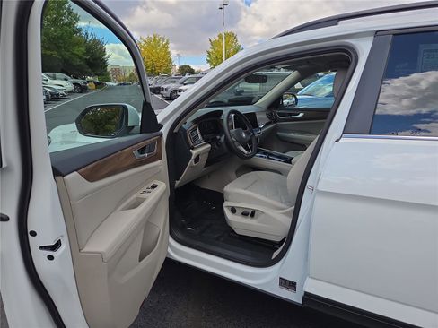 New 2026 Volkswagen Atlas SE image 11