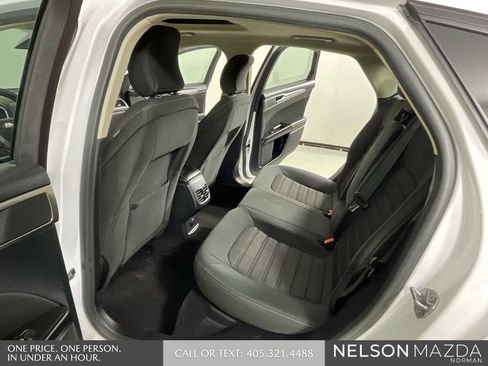 Used 2019 Ford Fusion SE image 12