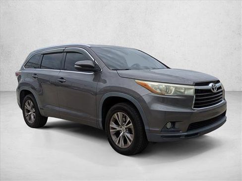 Used 2015 Toyota Highlander XLE image 3