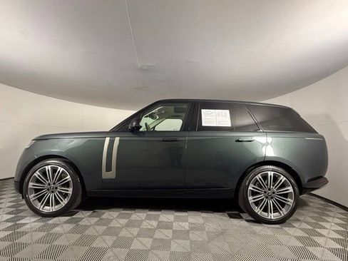 Used 2024 Land Rover Range Rover SE AWD/4WD image 3