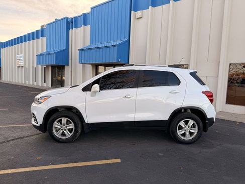 Used 2017 Chevrolet Trax LT w/ LT Convenience Package image 5