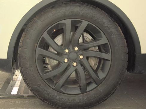 Used 2018 Land Rover Discovery HSE AWD/4WD image 7