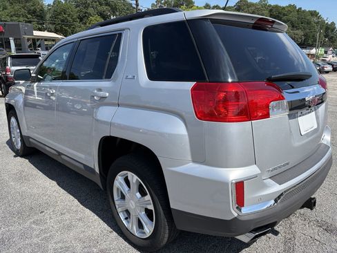 Used 2017 GMC Terrain SLE w/ Technology Package image 3