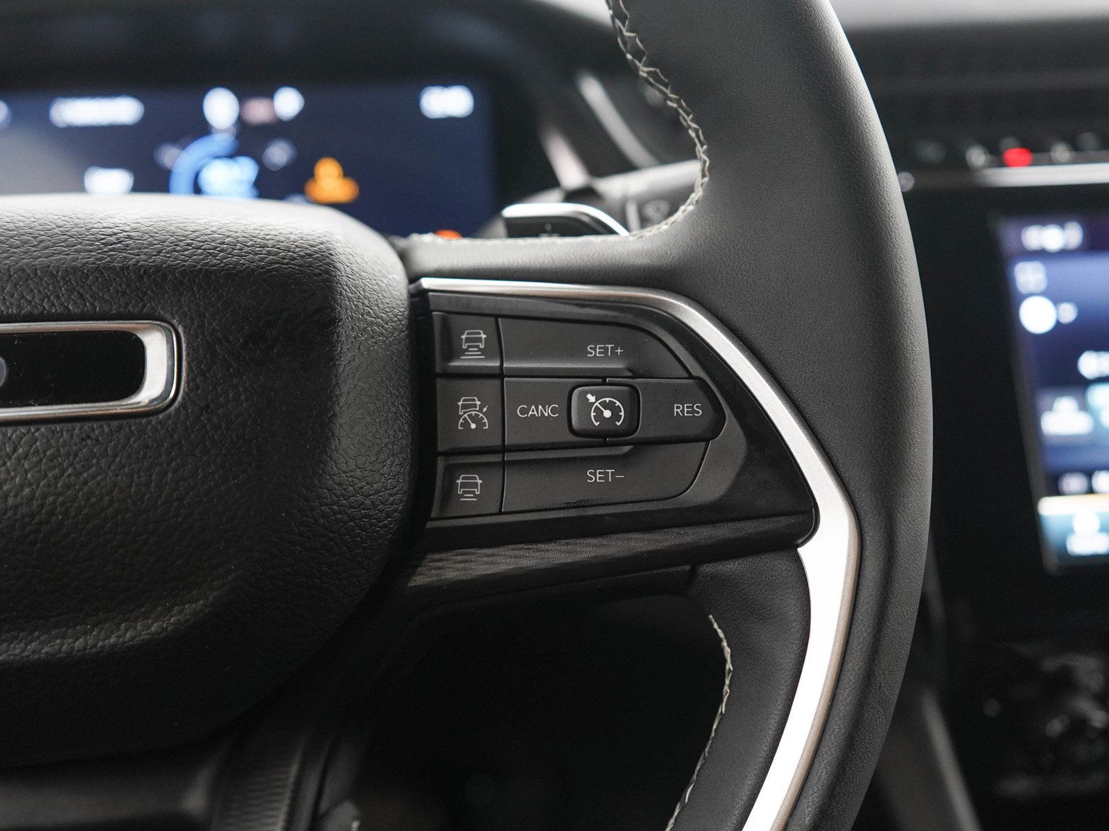 Used 2023 Jeep Grand Cherokee L Laredo AWD/4WD image 27