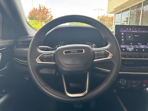 Used 2025 Jeep Compass Trailhawk AWD/4WD image 27
