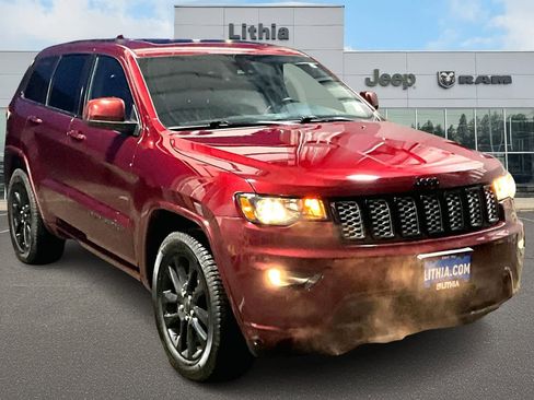 Used 2020 Jeep Grand Cherokee Altitude image 22