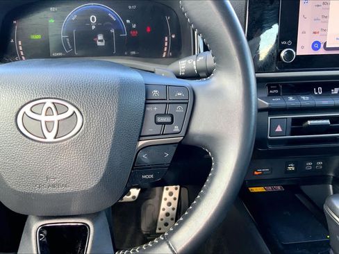 Used 2025 Toyota Camry SE FWD image 24