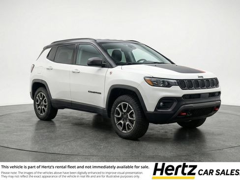 Used 2025 Jeep Compass Trailhawk AWD/4WD image 1