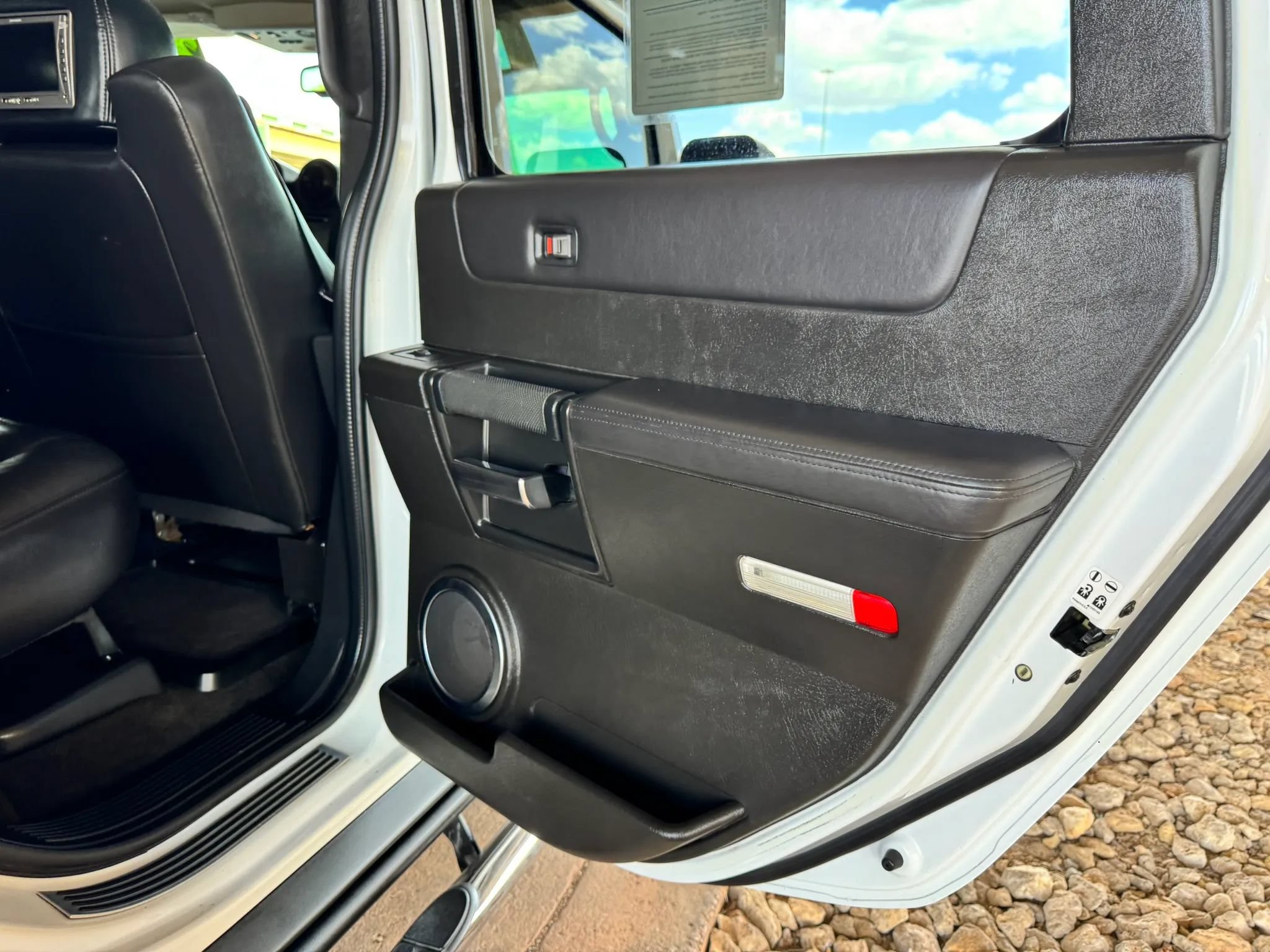 Used 2005 HUMMER H2 w/ Preferred Equipment Group AWD/4WD image 26