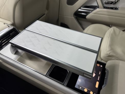 Used 2023 Land Rover Range Rover SV image 43