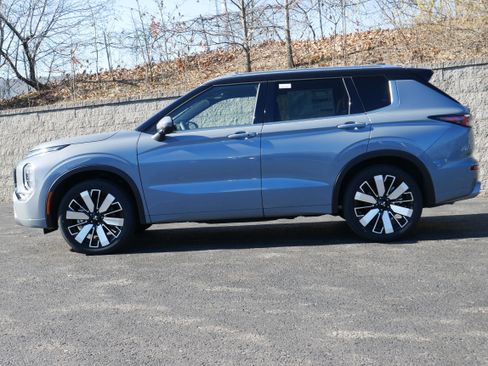Used 2025 Mitsubishi Outlander SEL FWD image 3