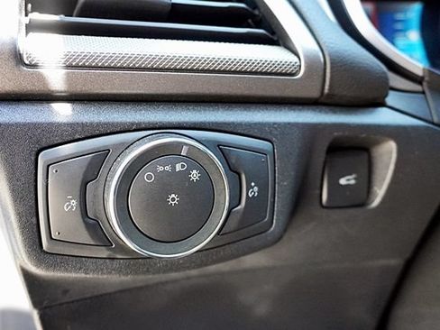 Used 2019 Ford Fusion SE FWD image 31