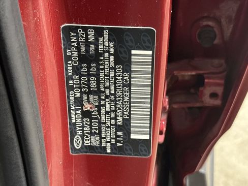 Used 2024 Hyundai Venue SEL FWD image 28