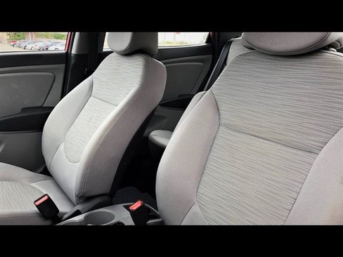 Used 2015 Hyundai Accent GLS FWD image 9