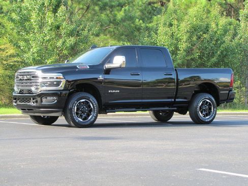 Used 2026 RAM 2500 Laramie AWD/4WD image 3