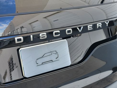 New 2025 Land Rover Discovery S image 11