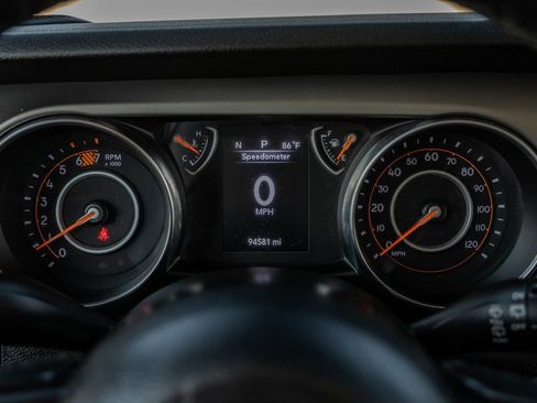 Used 2020 Jeep Wrangler Sport image 22