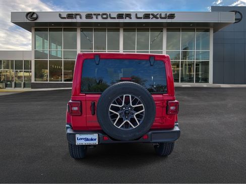 Used 2025 Jeep Wrangler Unlimited Sahara AWD/4WD image 4