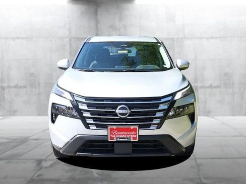 Certified 2025 Nissan Rogue SV FWD image 4