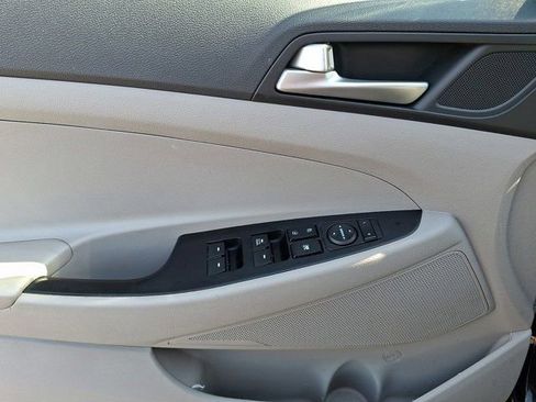 Used 2019 Hyundai Tucson SE AWD/4WD image 16