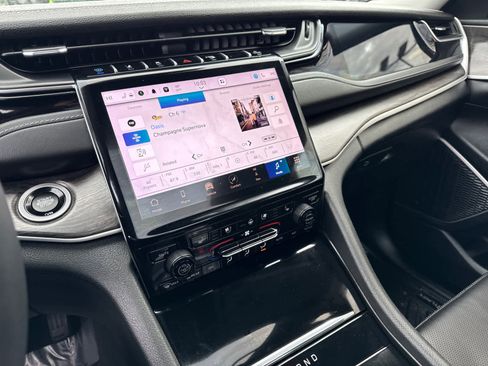 Used 2023 Jeep Grand Cherokee 30th Anniversary image 27