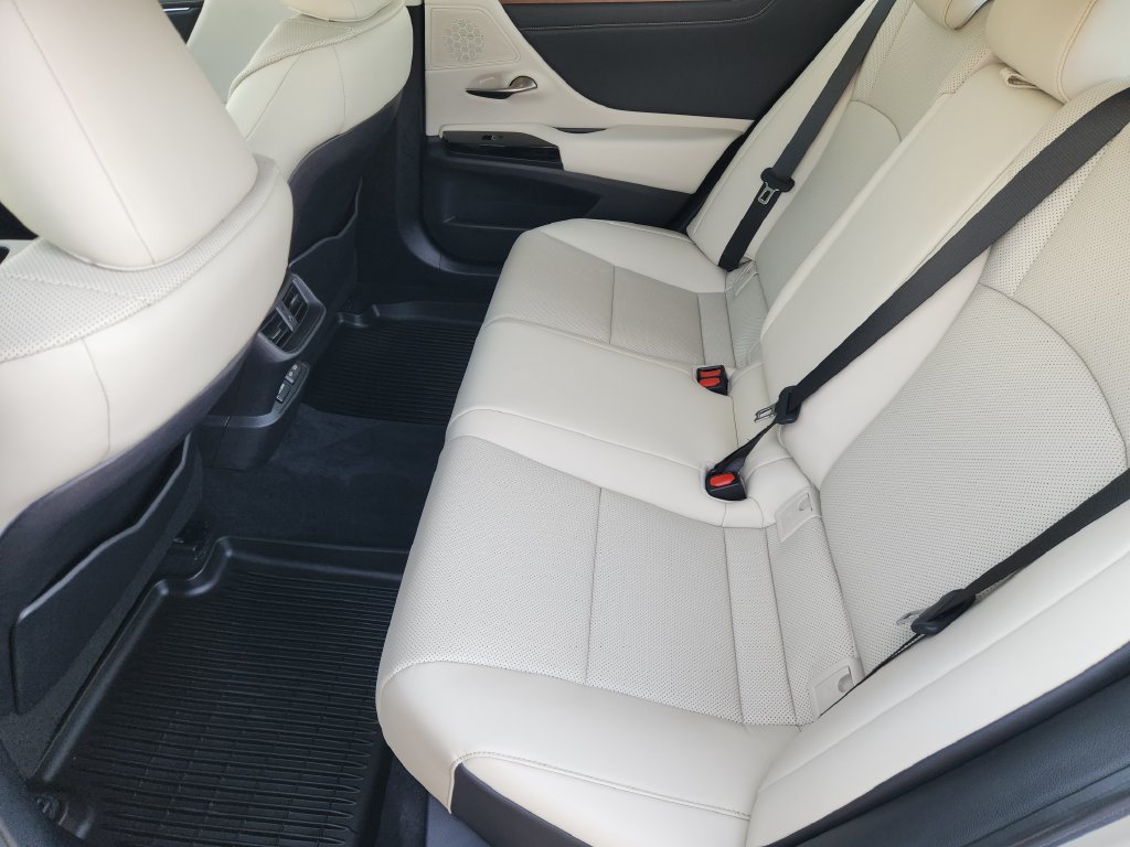Certified 2024 Lexus ES 350 w/ Premium Package FWD image 29