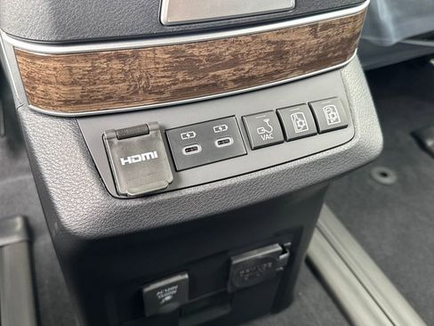 New 2026 Toyota Sienna Platinum AWD/4WD image 39