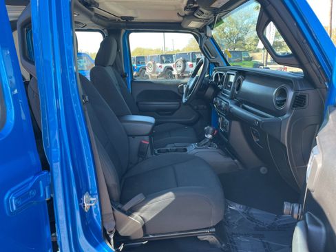 Certified 2023 Jeep Gladiator Sport w/ Trailer Tow Package image 19