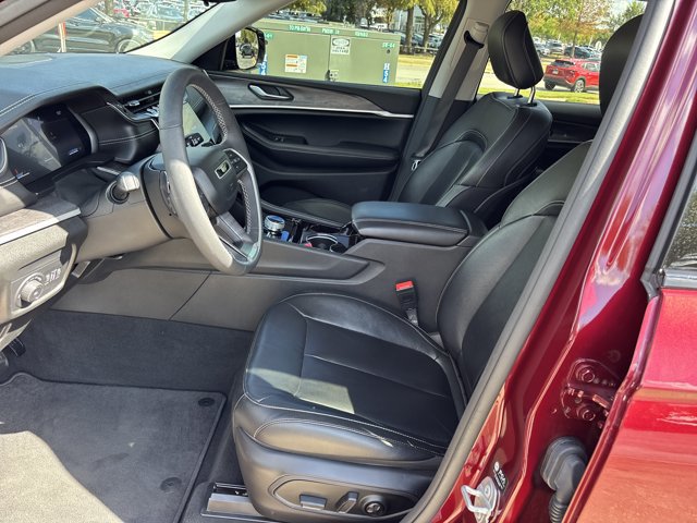 Used 2023 Jeep Grand Cherokee Limited w/ Black Appearance Package AWD/4WD image 14