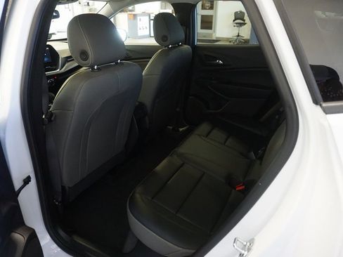 Used 2025 Chevrolet Trax ACTIV w/ Sunroof Package image 23