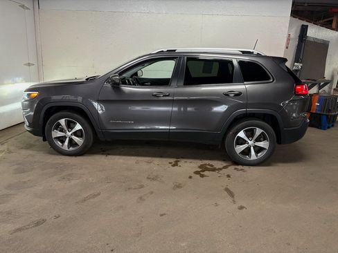 Used 2021 Jeep Cherokee Limited AWD/4WD image 6