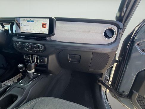 Used 2024 Jeep Wrangler Unlimited Sahara AWD/4WD image 41