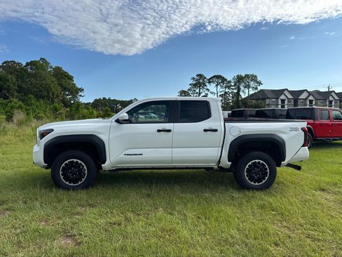 Used 2025 Toyota Tacoma TRD Off-Road AWD/4WD image 6