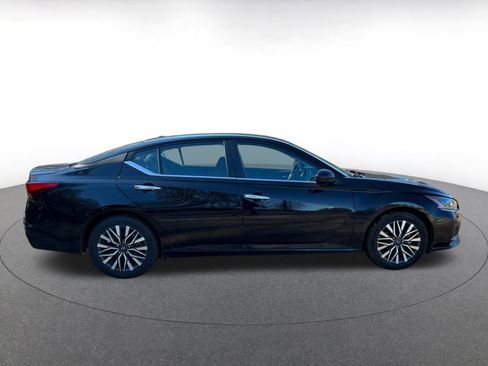 Used 2025 Nissan Altima 2.5 SV image 17